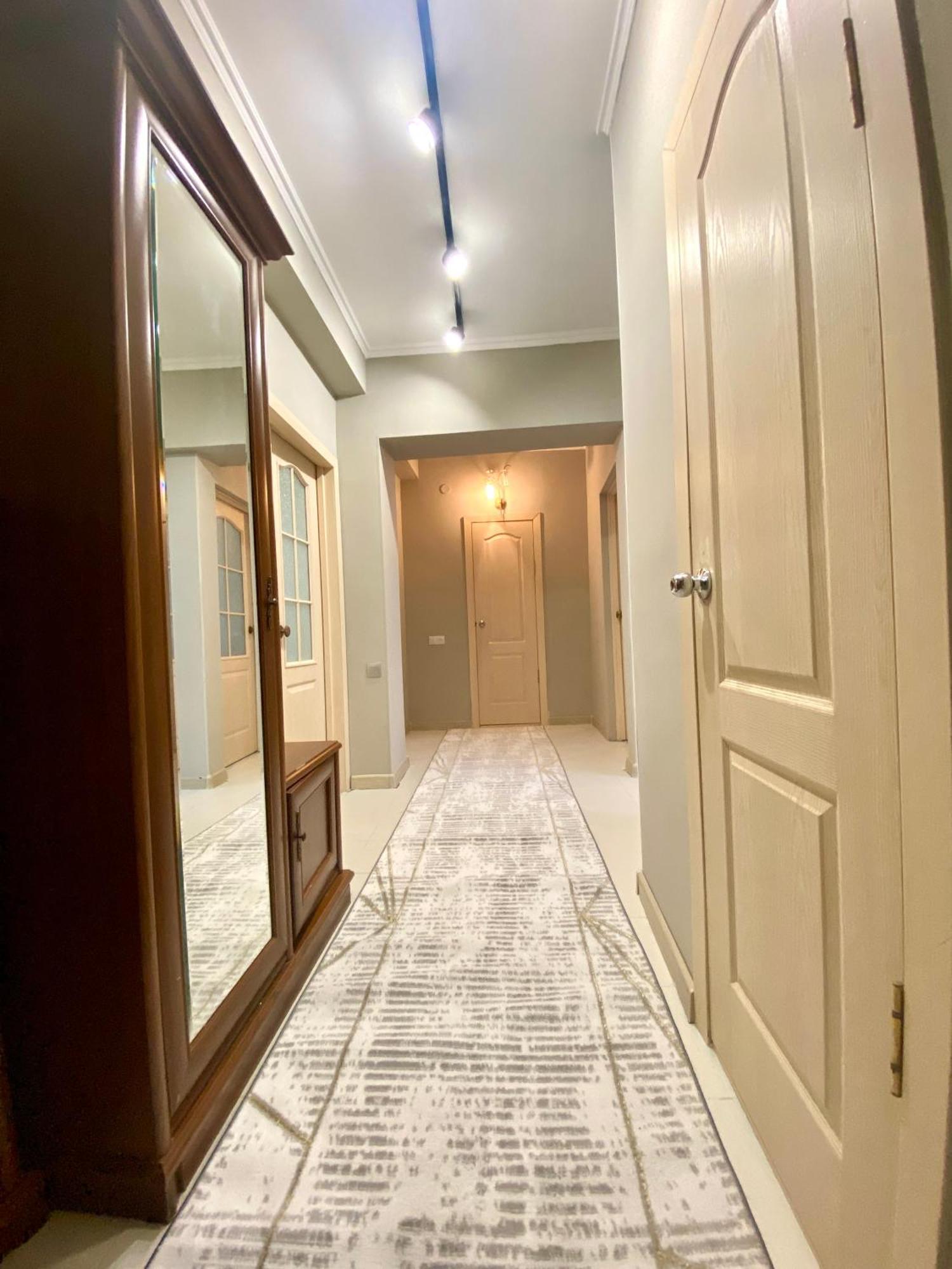 3х комнатная на валиханова Apartment